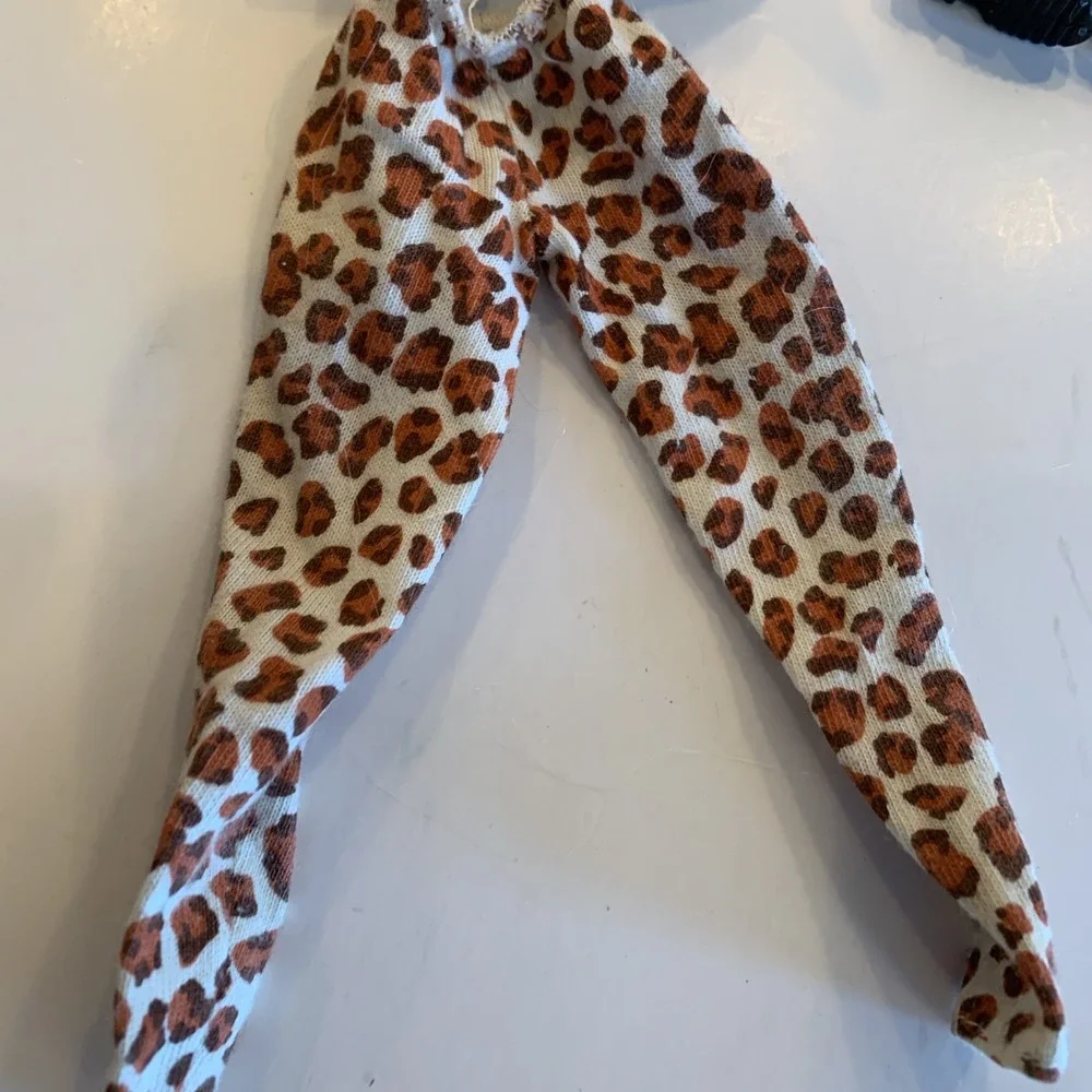 Barbie Fashion Avenue Boutique Gold Jacket, Animal Print Pants,‎ Boots